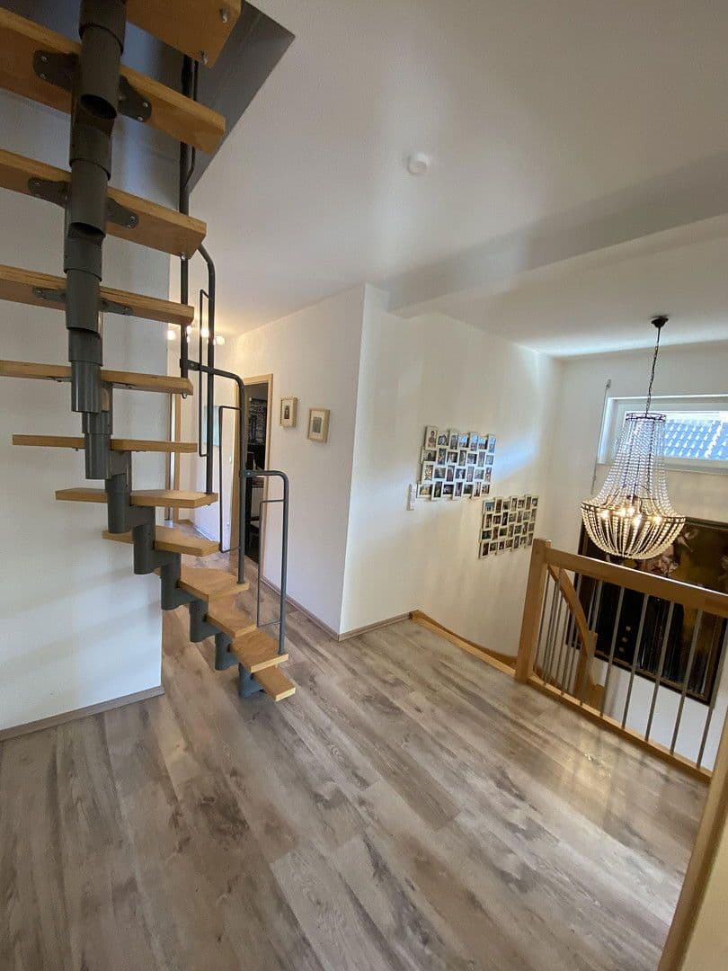 Prodej domu 220 m², pozemek 504 m², Schopfheim, Bádensko-Württembersko Prodej domu 220 m², pozemek 504 m², Schopfheim, Bádensko-Württembersko