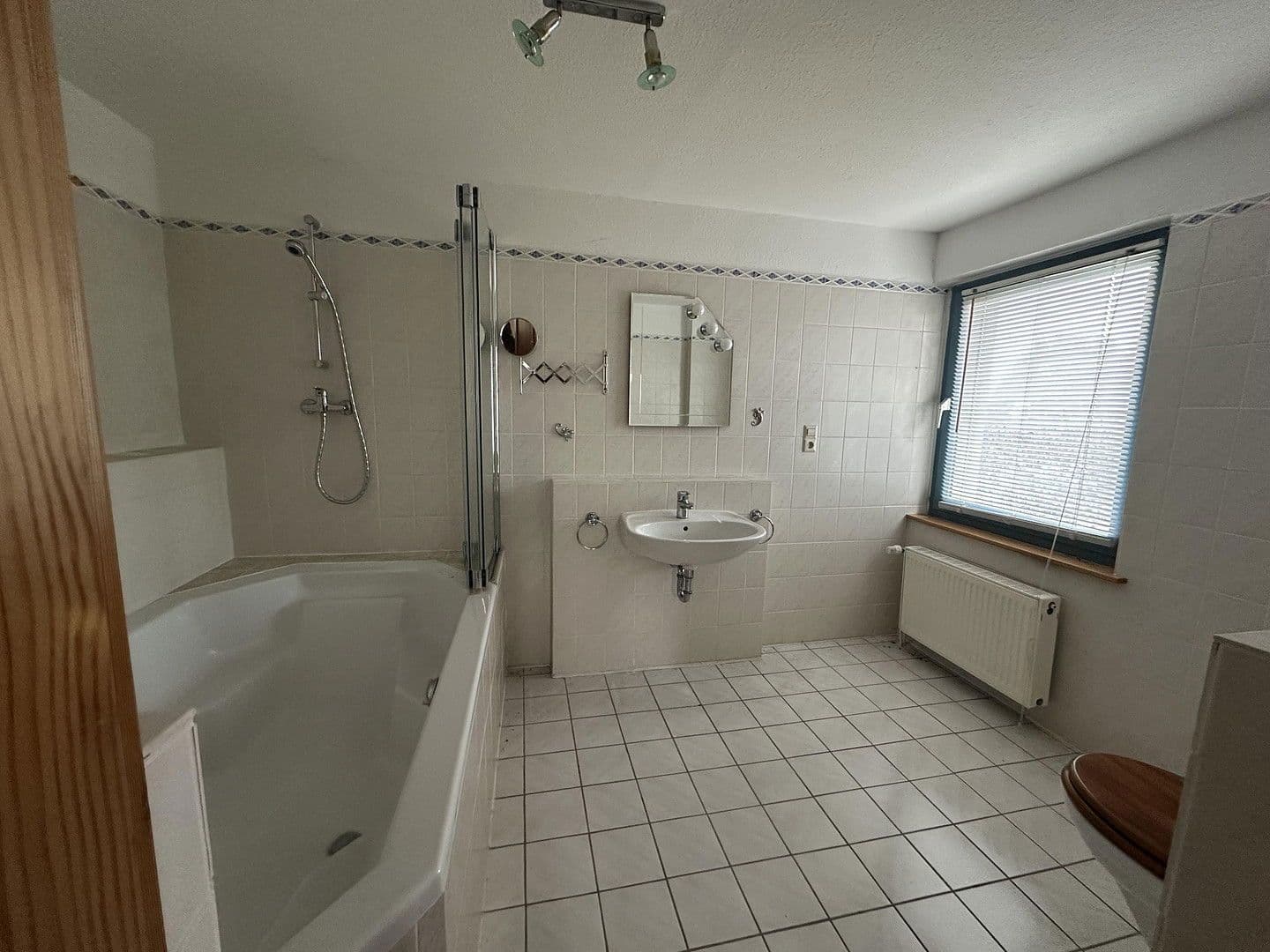 Pronájem domu 220 m², pozemek 1.500 m², Hauptstraße 38, Rom, Mecklenburg-Vorpommern Pronájem domu 220 m², pozemek 1.500 m², Hauptstraße 38, Rom, Mecklenburg-Vorpommern