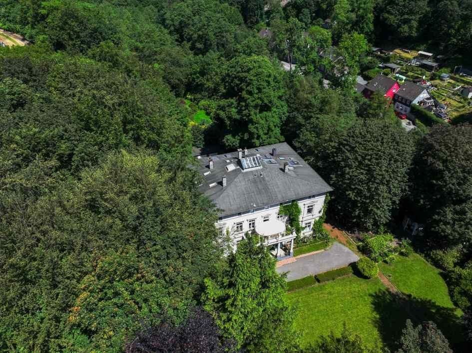 Prodej domu 899 m², pozemek 9.275 m², Hardtstr. 35, Radevormwald, Severní Porýní-Vestfálsko Prodej domu 899 m², pozemek 9.275 m², Hardtstr. 35, Radevormwald, Severní Porýní-Vestfálsko