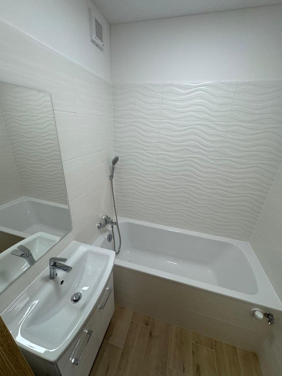 Pronájem bytu 1+1 38 m², J. Opletala, Frýdek-Místek, Moravskoslezský kraj Pronájem bytu 1+1 38 m², J. Opletala, Frýdek-Místek, Moravskoslezský kraj