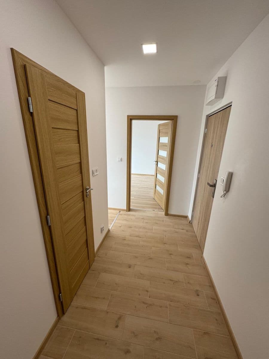 Pronájem bytu 1+1 38 m², J. Opletala, Frýdek-Místek, Moravskoslezský kraj Pronájem bytu 1+1 38 m², J. Opletala, Frýdek-Místek, Moravskoslezský kraj