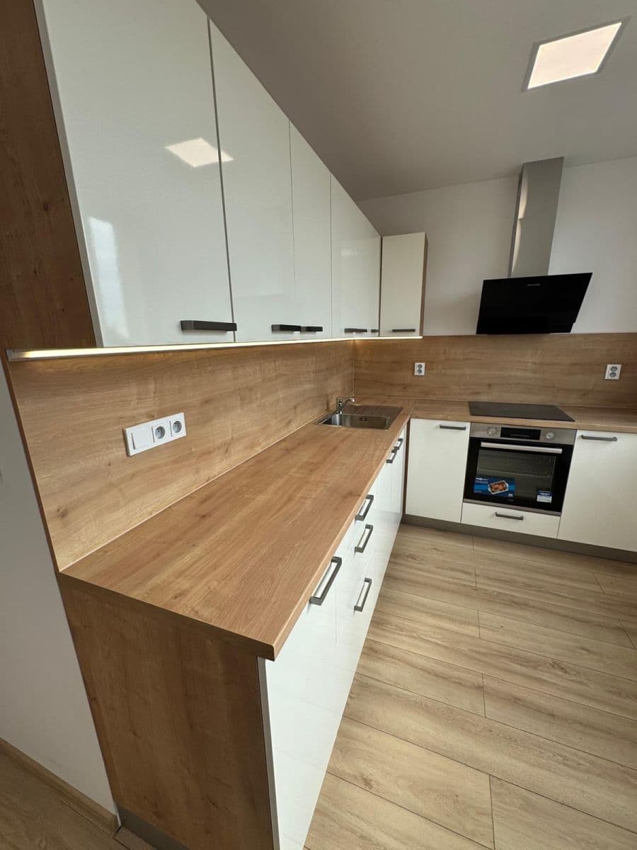 Pronájem bytu 1+1 38 m², J. Opletala, Frýdek-Místek, Moravskoslezský kraj Pronájem bytu 1+1 38 m², J. Opletala, Frýdek-Místek, Moravskoslezský kraj