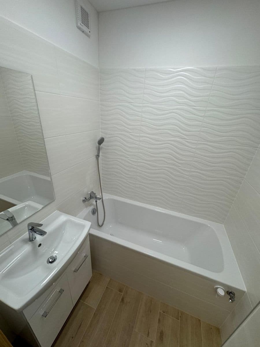 Pronájem bytu 1+1 38 m², J. Opletala, Frýdek-Místek, Moravskoslezský kraj Pronájem bytu 1+1 38 m², J. Opletala, Frýdek-Místek, Moravskoslezský kraj