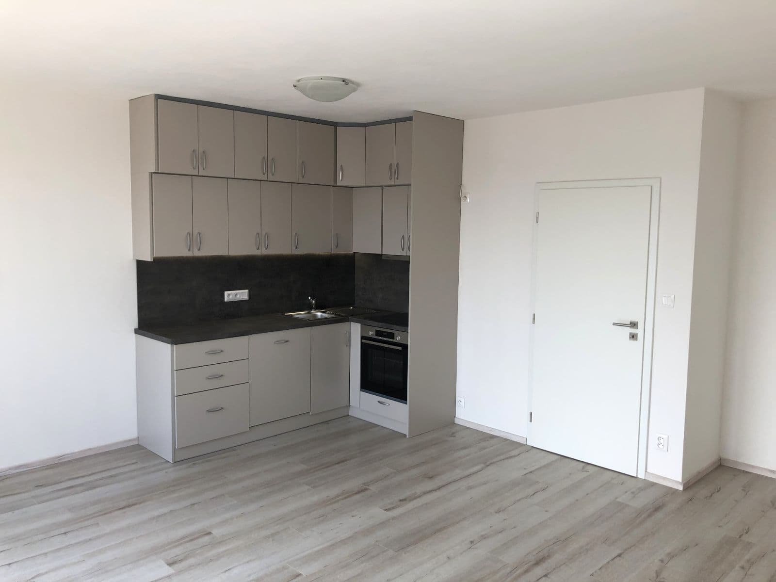 Pronájem bytu 1+kk 39 m², Papírnická, Plzeň, Plzeňský kraj Pronájem bytu 1+kk 39 m², Papírnická, Plzeň, Plzeňský kraj