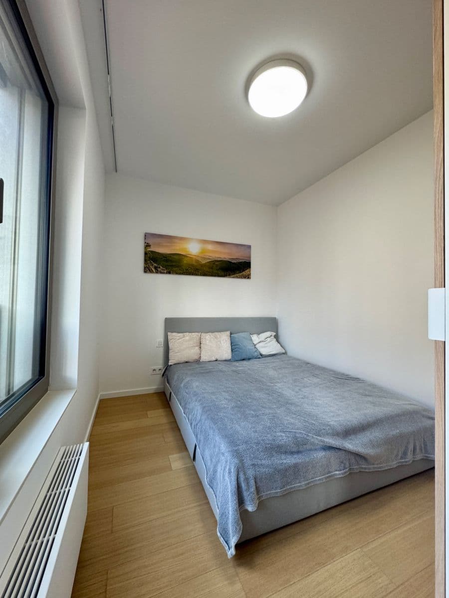 Pronájem bytu 2+1 37 m², Račianska, Nové Mesto, Bratislavský kraj Pronájem bytu 2+1 37 m², Račianska, Nové Mesto, Bratislavský kraj