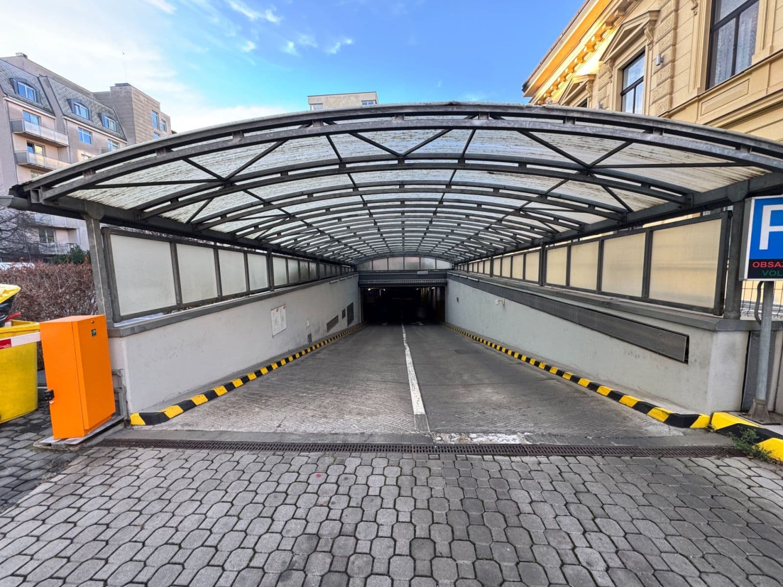 Pronájem garáže 13 m², U Zvonařky, Praha, Praha Pronájem garáže 13 m², U Zvonařky, Praha, Praha