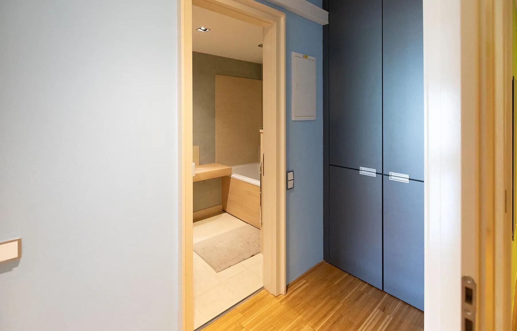 Pronájem bytu 2+kk 80 m², Rohanské nábřeží, Praha, Praha Pronájem bytu 2+kk 80 m², Rohanské nábřeží, Praha, Praha