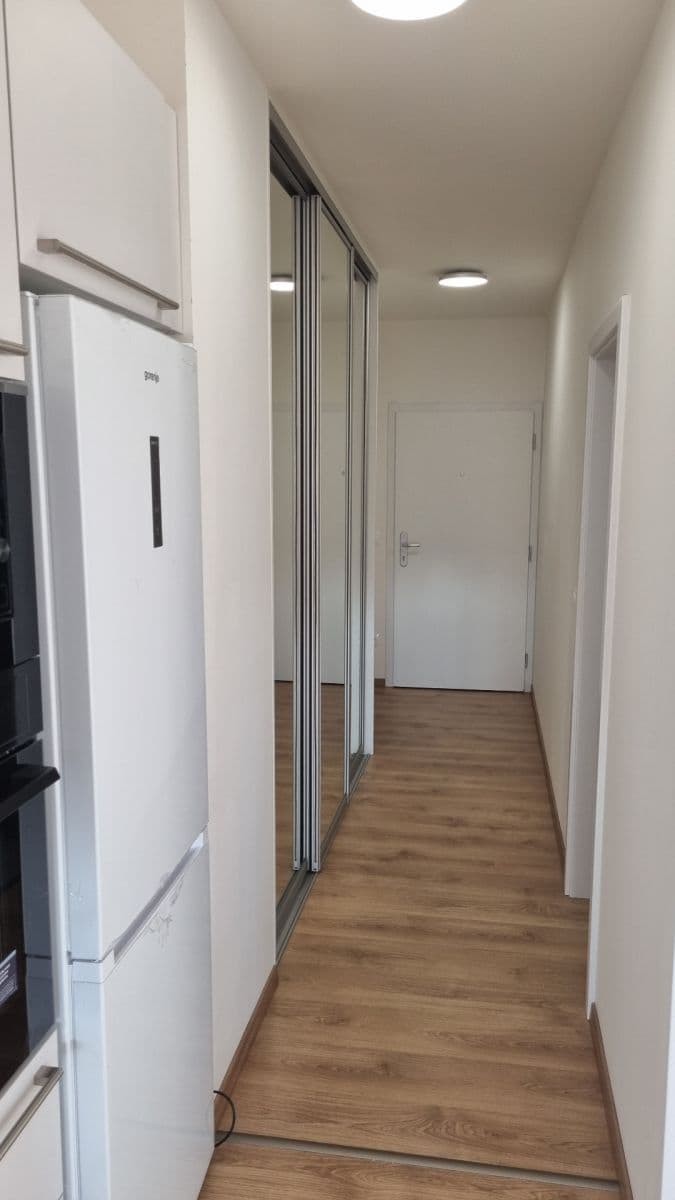 Pronájem bytu 2+1 57 m², Nové Mesto, Bratislavský kraj Pronájem bytu 2+1 57 m², Nové Mesto, Bratislavský kraj