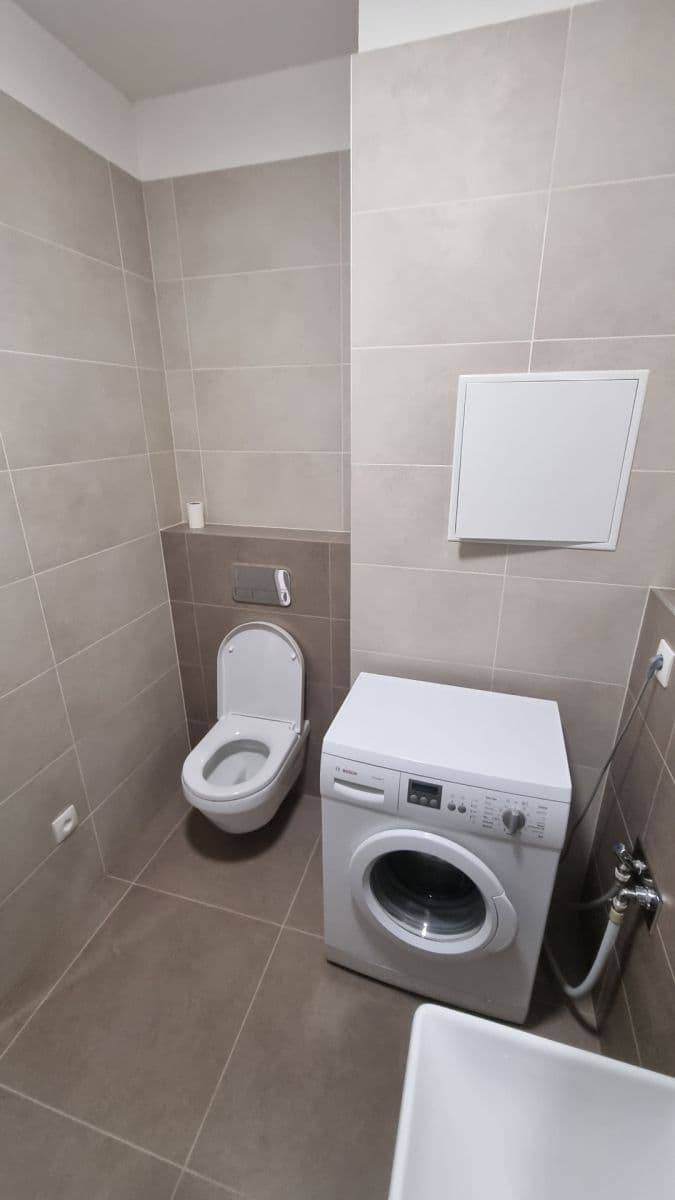 Pronájem bytu 2+1 57 m², Nové Mesto, Bratislavský kraj Pronájem bytu 2+1 57 m², Nové Mesto, Bratislavský kraj