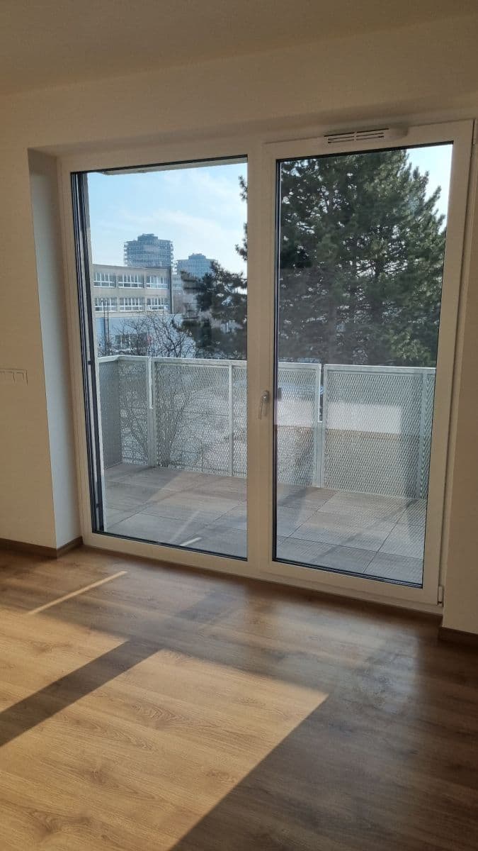 Pronájem bytu 2+1 57 m², Nové Mesto, Bratislavský kraj Pronájem bytu 2+1 57 m², Nové Mesto, Bratislavský kraj