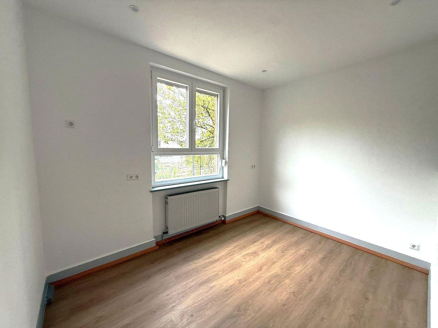 Pronájem bytu 3+1 88 m², Achtungstraße 9, Heilbronn, Bádensko-Württembersko Pronájem bytu 3+1 88 m², Achtungstraße 9, Heilbronn, Bádensko-Württembersko