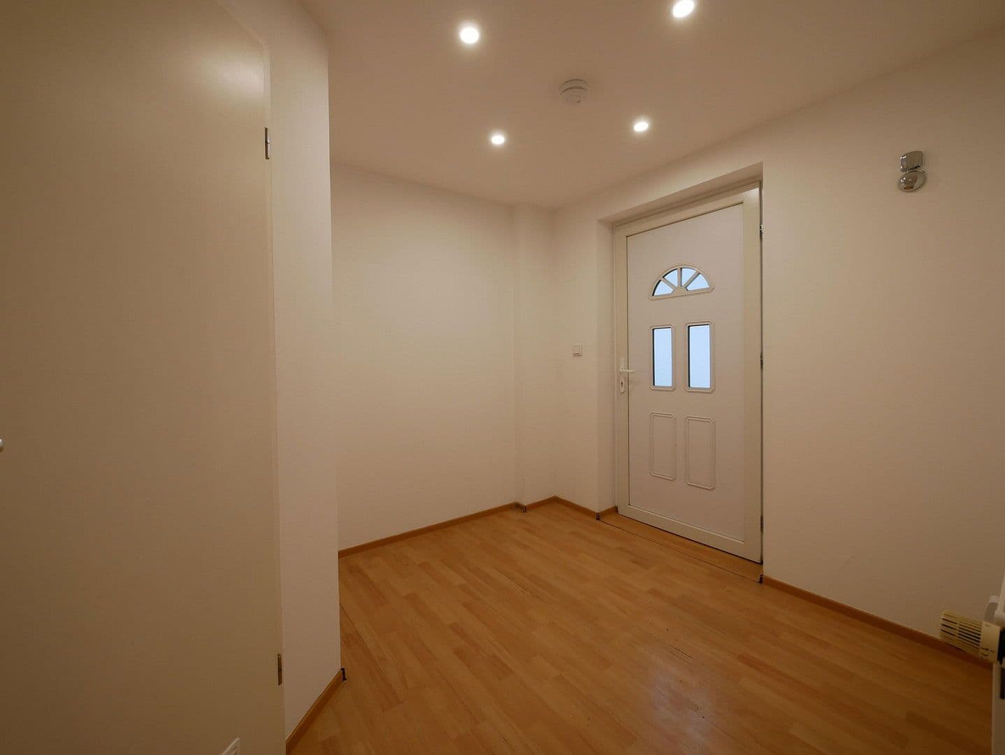 Pronájem bytu 2+1 62 m², Limmerstraße 10, Hannover, Dolní Sasko Pronájem bytu 2+1 62 m², Limmerstraße 10, Hannover, Dolní Sasko