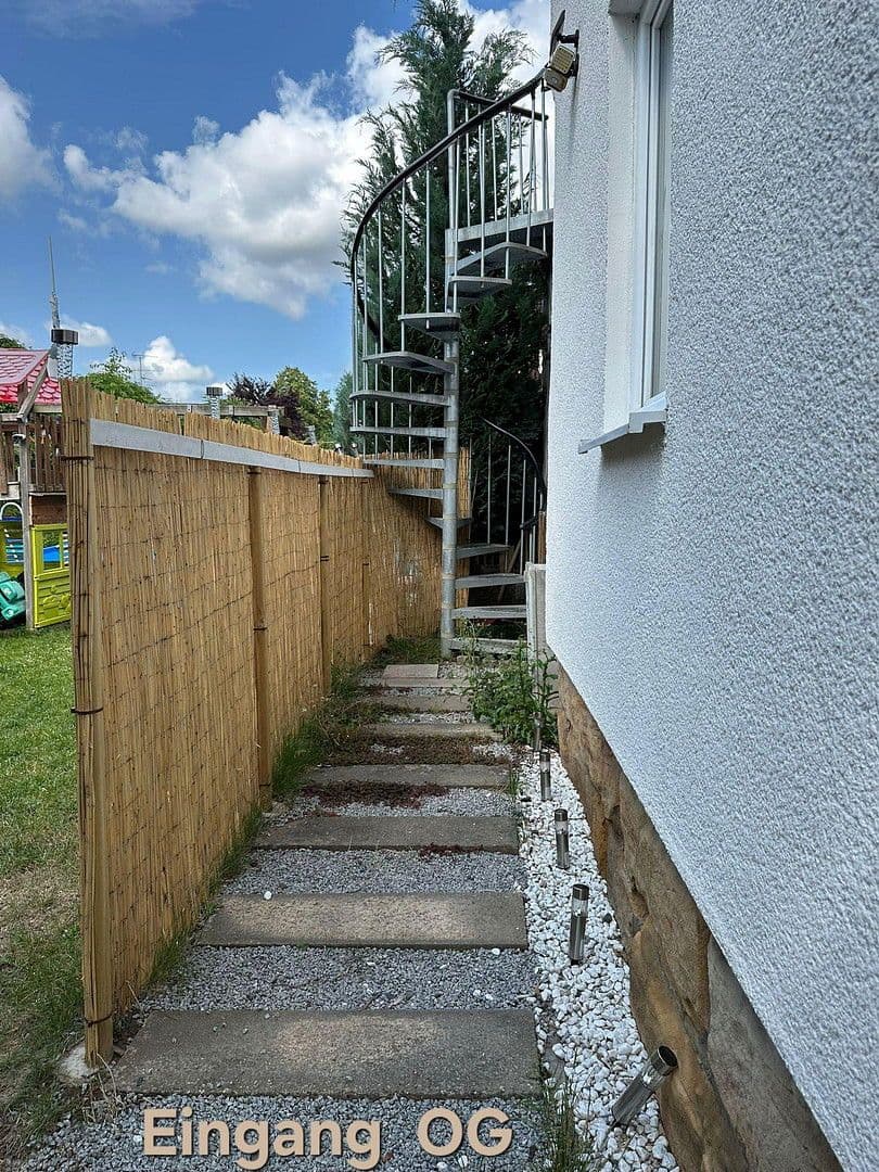 Prodej domu 313 m², pozemek 480 m², Hüllreuthstr 13, Michelau in Oberfranken, Bavorsko Prodej domu 313 m², pozemek 480 m², Hüllreuthstr 13, Michelau in Oberfranken, Bavorsko