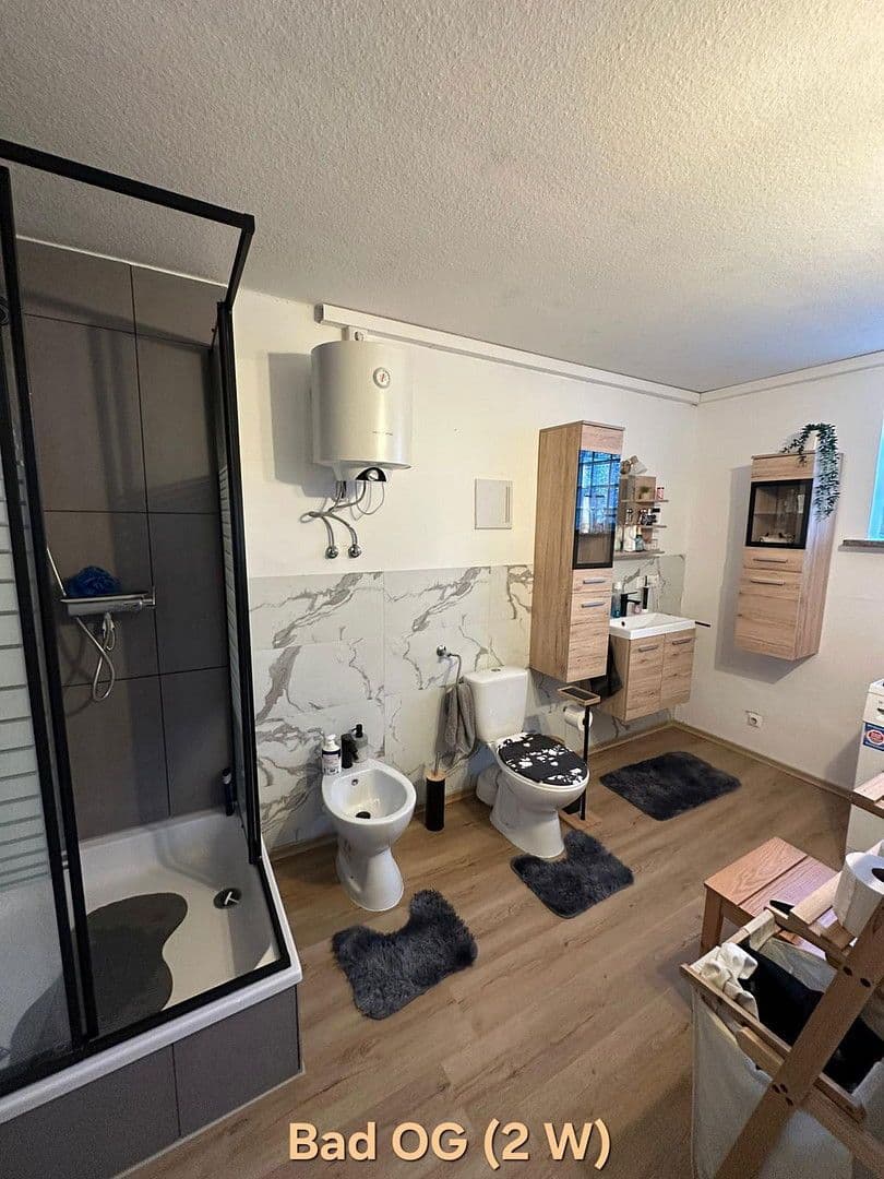 Prodej domu 313 m², pozemek 480 m², Hüllreuthstr 13, Michelau in Oberfranken, Bavorsko Prodej domu 313 m², pozemek 480 m², Hüllreuthstr 13, Michelau in Oberfranken, Bavorsko