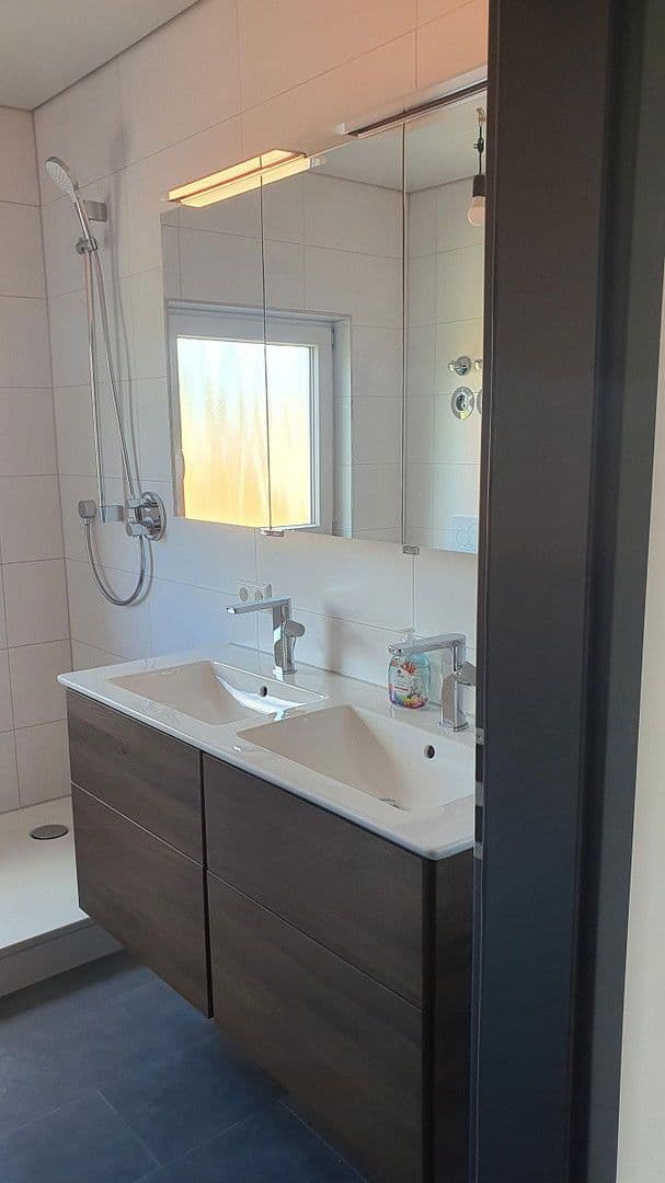 Pronájem bytu 4+1 88 m², Rottenburg am Neckar, Bádensko-Württembersko Pronájem bytu 4+1 88 m², Rottenburg am Neckar, Bádensko-Württembersko