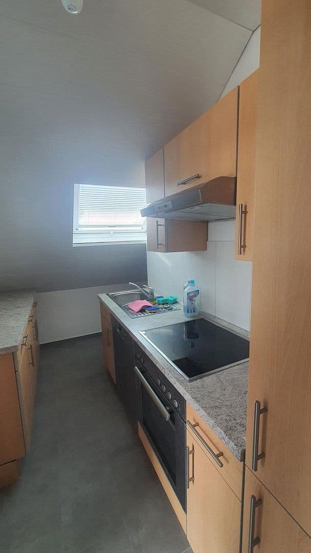 Pronájem bytu 4+1 88 m², Rottenburg am Neckar, Bádensko-Württembersko Pronájem bytu 4+1 88 m², Rottenburg am Neckar, Bádensko-Württembersko