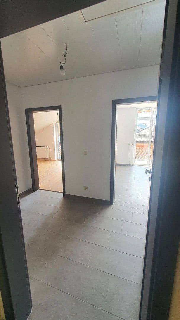 Pronájem bytu 4+1 88 m², Rottenburg am Neckar, Bádensko-Württembersko Pronájem bytu 4+1 88 m², Rottenburg am Neckar, Bádensko-Württembersko