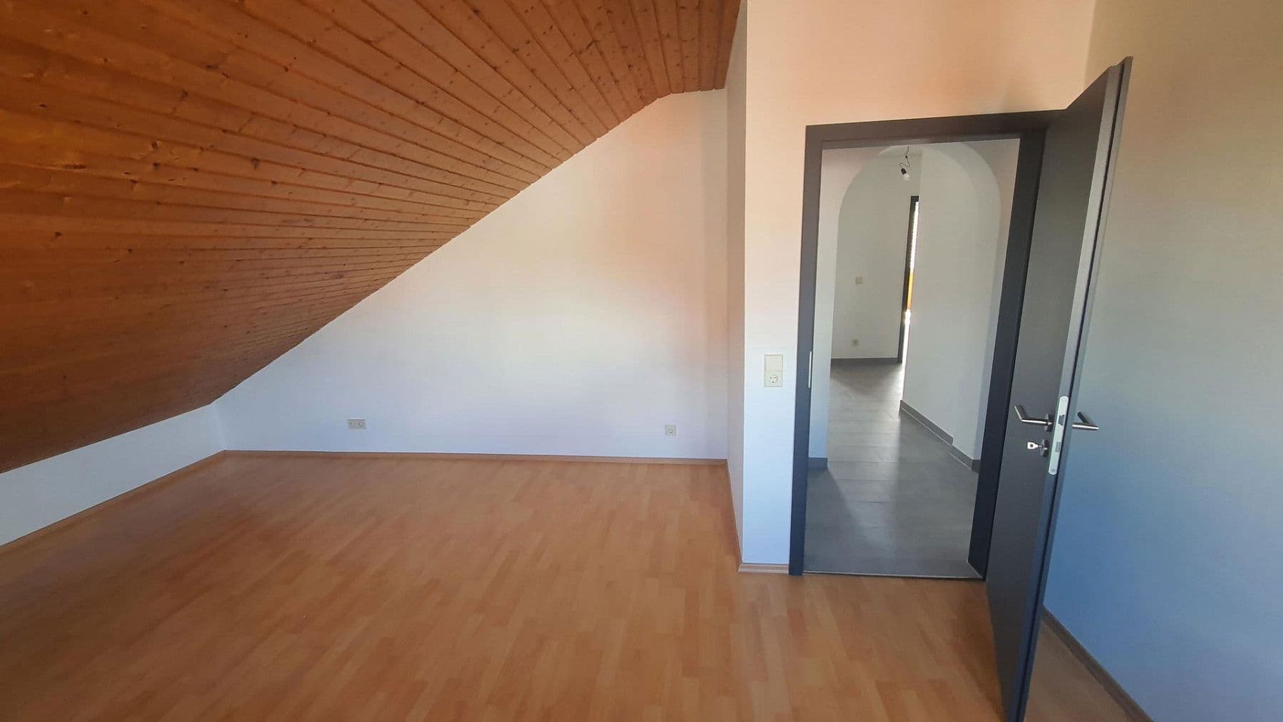 Pronájem bytu 4+1 88 m², Rottenburg am Neckar, Bádensko-Württembersko Pronájem bytu 4+1 88 m², Rottenburg am Neckar, Bádensko-Württembersko