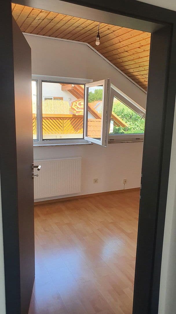 Pronájem bytu 4+1 88 m², Rottenburg am Neckar, Bádensko-Württembersko Pronájem bytu 4+1 88 m², Rottenburg am Neckar, Bádensko-Württembersko