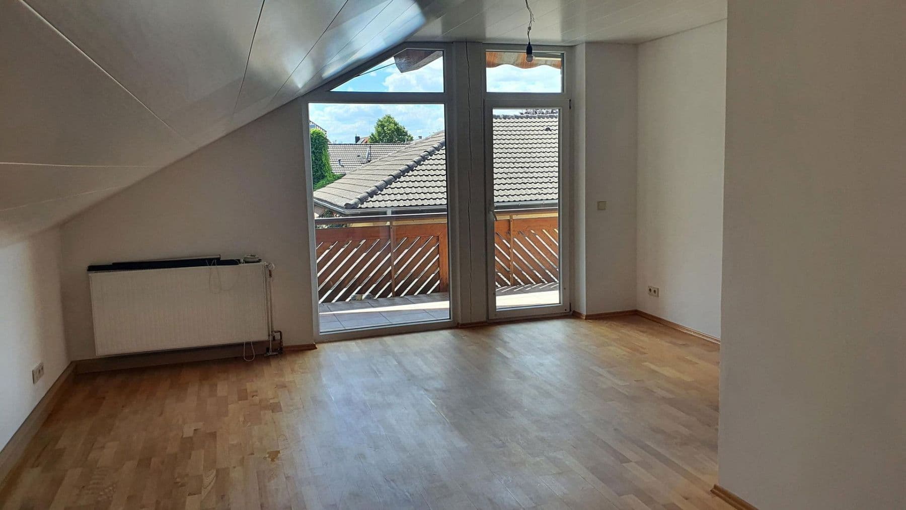 Pronájem bytu 4+1 88 m², Rottenburg am Neckar, Bádensko-Württembersko Pronájem bytu 4+1 88 m², Rottenburg am Neckar, Bádensko-Württembersko