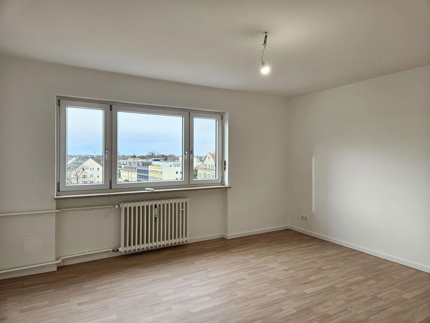 Pronájem bytu 2+1 68 m², Agnes-Bernauer-Straße 73, München, Bavorsko Pronájem bytu 2+1 68 m², Agnes-Bernauer-Straße 73, München, Bavorsko