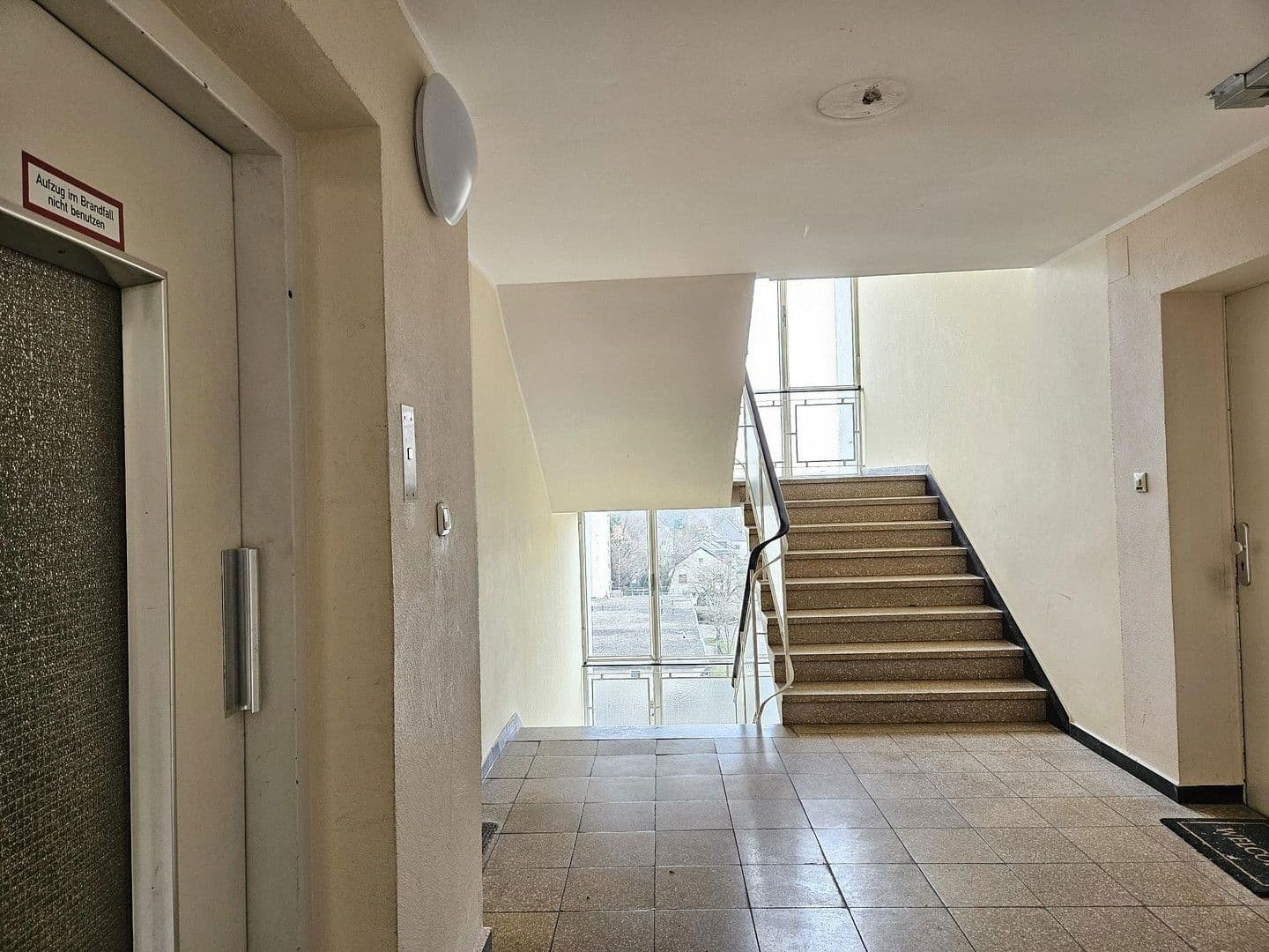 Pronájem bytu 2+1 68 m², Agnes-Bernauer-Straße 73, München, Bavorsko Pronájem bytu 2+1 68 m², Agnes-Bernauer-Straße 73, München, Bavorsko