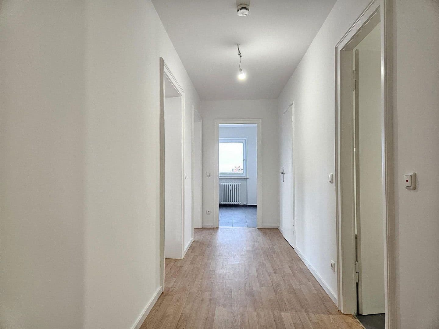 Pronájem bytu 2+1 68 m², Agnes-Bernauer-Straße 73, München, Bavorsko Pronájem bytu 2+1 68 m², Agnes-Bernauer-Straße 73, München, Bavorsko