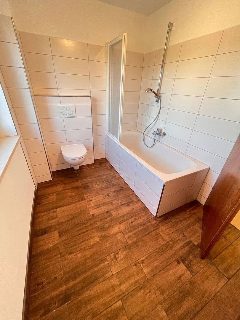 Prodej domu 115 m², pozemek 327 m², Kirchseeoner Weg 49, Eglharting, Bavorsko Prodej domu 115 m², pozemek 327 m², Kirchseeoner Weg 49, Eglharting, Bavorsko