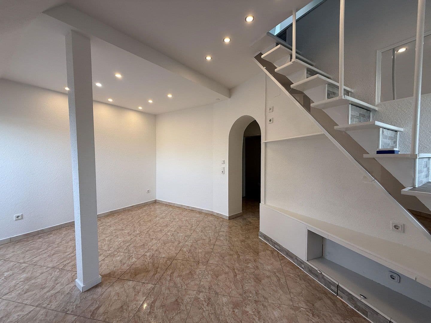 Pronájem bytu 4+1 80 m², Altstadtstraße 25, Leverkusen, Severní Porýní-Vestfálsko Pronájem bytu 4+1 80 m², Altstadtstraße 25, Leverkusen, Severní Porýní-Vestfálsko