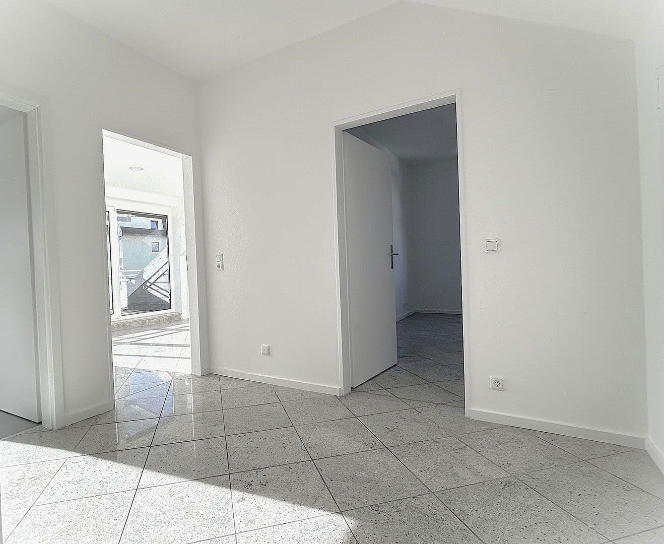 Pronájem bytu 2+1 63 m², Ellingerweg 98, München, Bavorsko Pronájem bytu 2+1 63 m², Ellingerweg 98, München, Bavorsko
