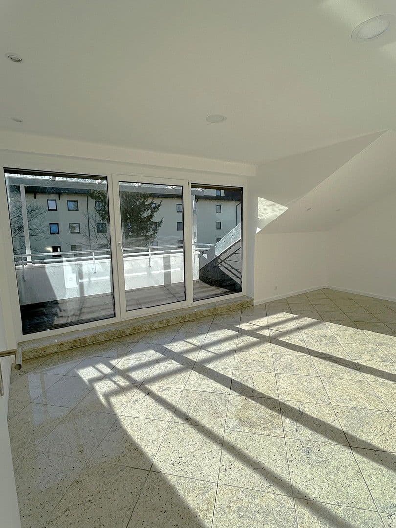 Pronájem bytu 2+1 63 m², Ellingerweg 98, München, Bavorsko Pronájem bytu 2+1 63 m², Ellingerweg 98, München, Bavorsko