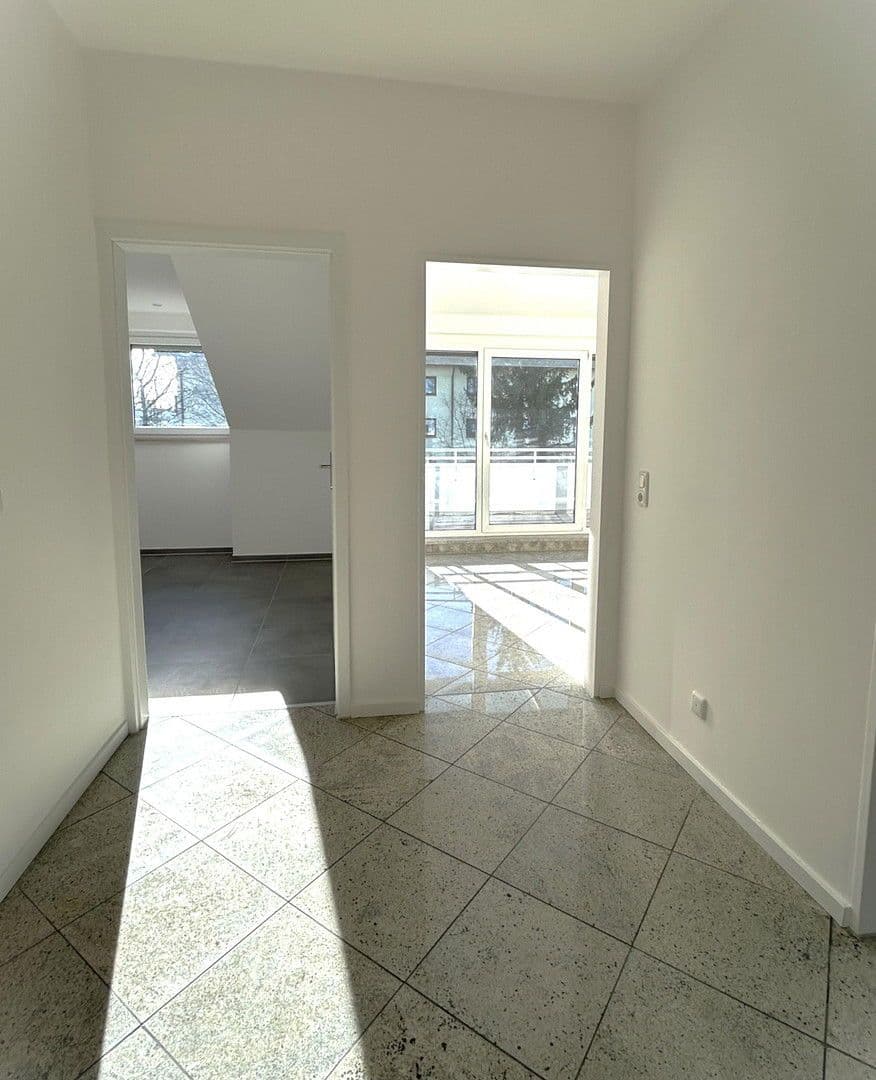 Pronájem bytu 2+1 63 m², Ellingerweg 98, München, Bavorsko Pronájem bytu 2+1 63 m², Ellingerweg 98, München, Bavorsko