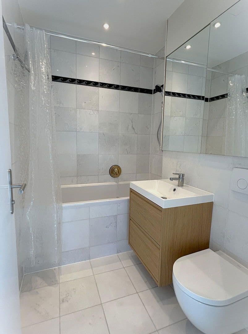 Pronájem bytu 2+1 63 m², Ellingerweg 98, München, Bavorsko Pronájem bytu 2+1 63 m², Ellingerweg 98, München, Bavorsko