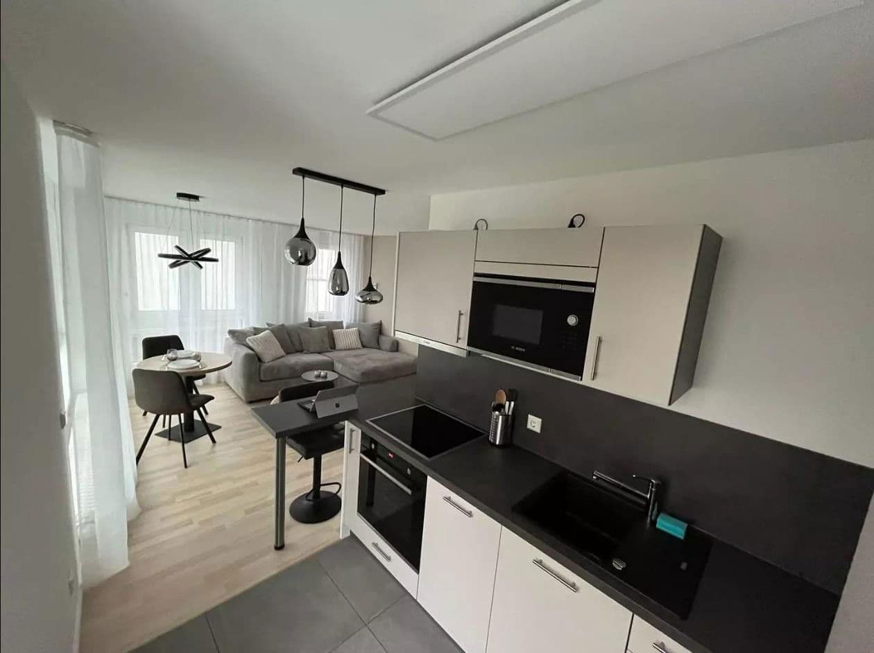 Pronájem bytu 2+1 40 m², Stuttgart, Bádensko-Württembersko Pronájem bytu 2+1 40 m², Stuttgart, Bádensko-Württembersko