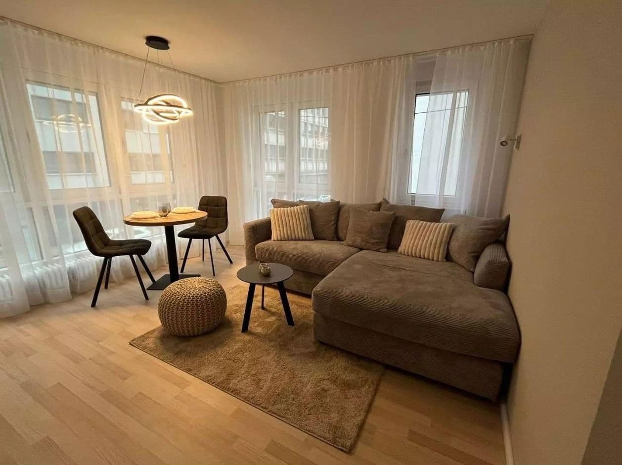 Pronájem bytu 2+1 40 m², Stuttgart, Bádensko-Württembersko Pronájem bytu 2+1 40 m², Stuttgart, Bádensko-Württembersko