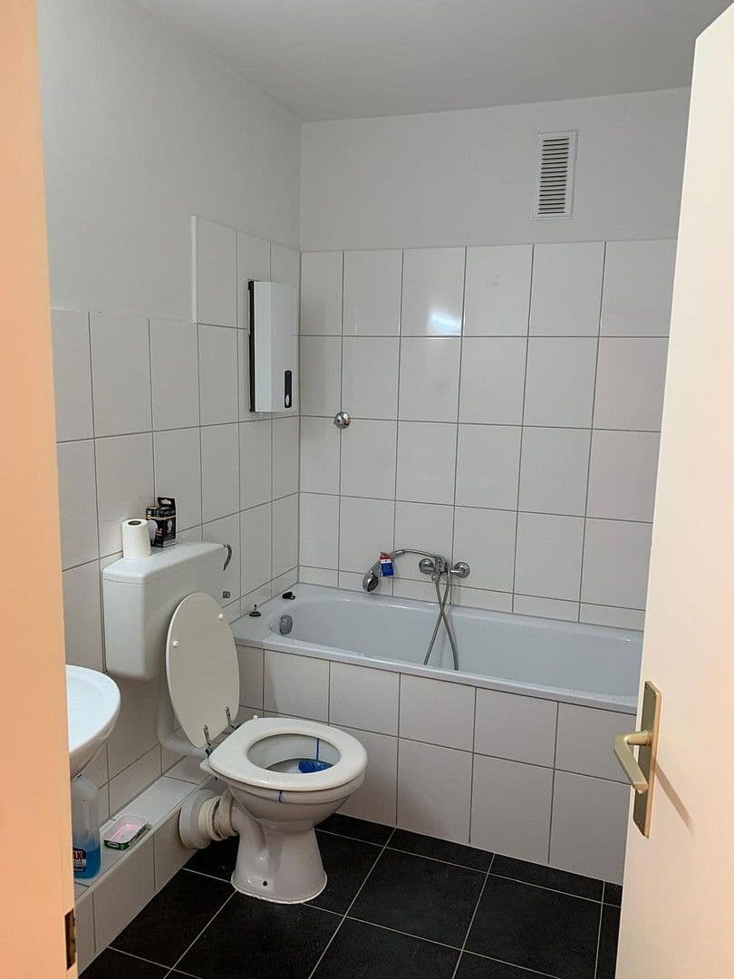 Pronájem bytu 1+1 43 m², Brehmstr. 2, Velbert, Severní Porýní-Vestfálsko Pronájem bytu 1+1 43 m², Brehmstr. 2, Velbert, Severní Porýní-Vestfálsko