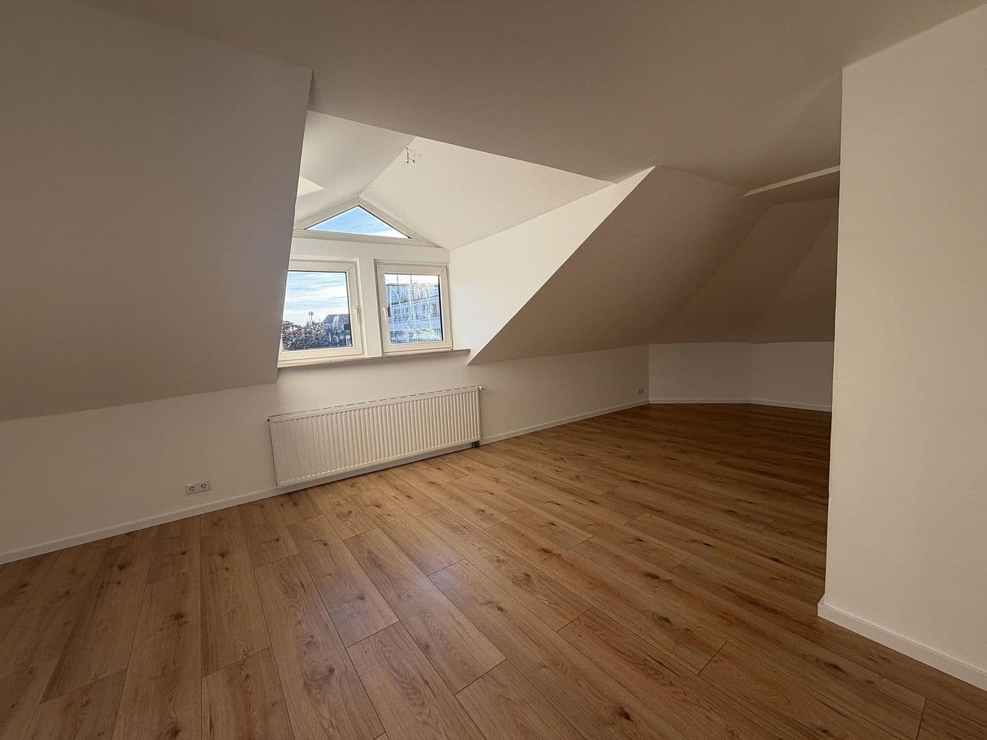 Pronájem bytu 4+1 119 m², Pirckheimerstraße, Nürnberg, Bavorsko Pronájem bytu 4+1 119 m², Pirckheimerstraße, Nürnberg, Bavorsko