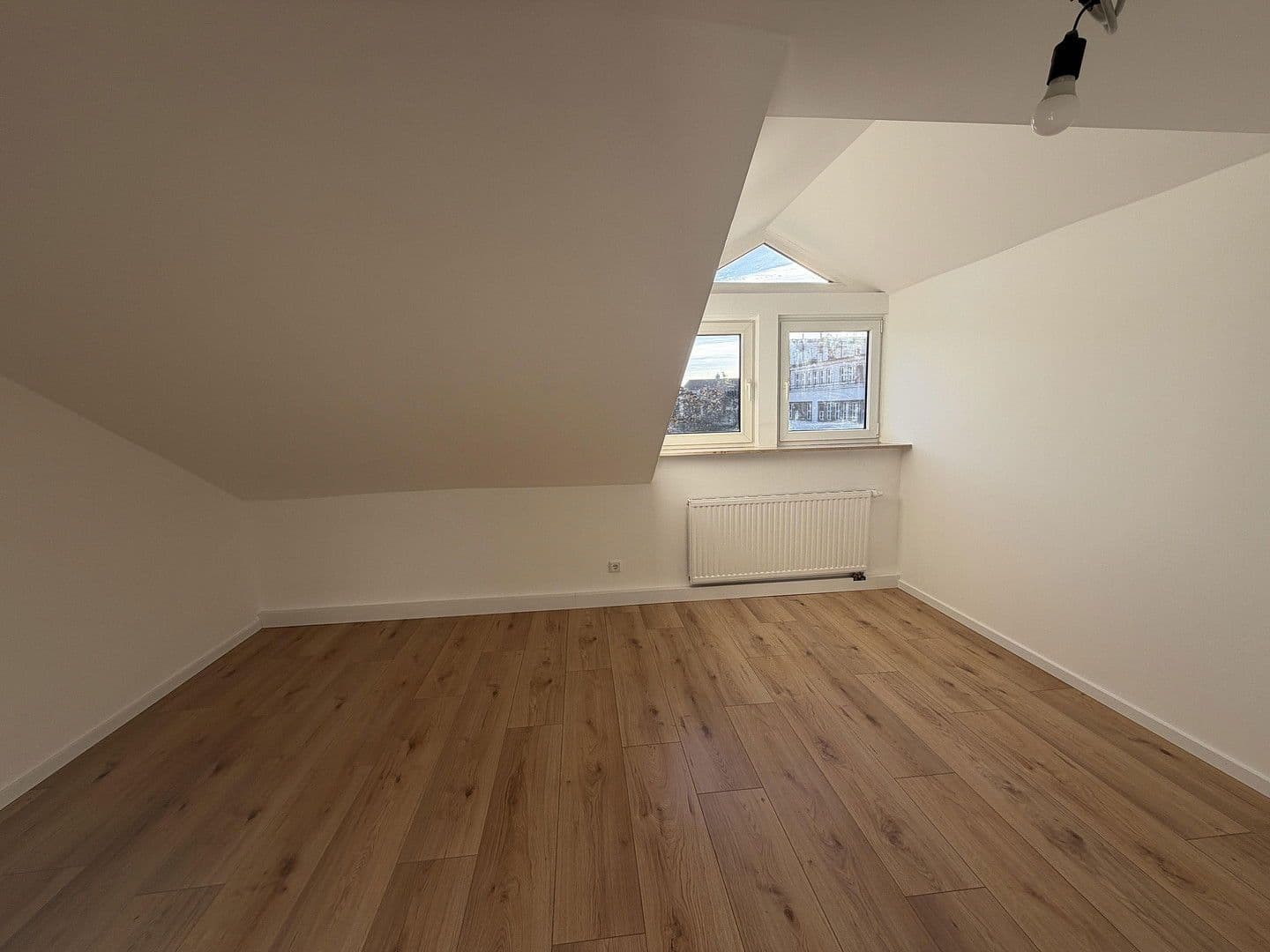 Pronájem bytu 4+1 119 m², Pirckheimerstraße, Nürnberg, Bavorsko Pronájem bytu 4+1 119 m², Pirckheimerstraße, Nürnberg, Bavorsko