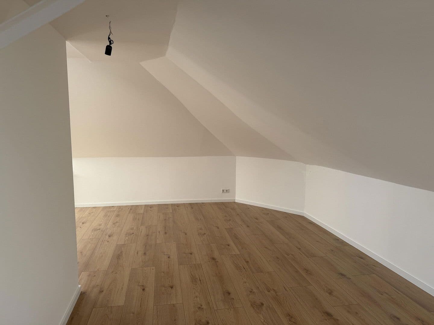 Pronájem bytu 4+1 119 m², Pirckheimerstraße, Nürnberg, Bavorsko Pronájem bytu 4+1 119 m², Pirckheimerstraße, Nürnberg, Bavorsko