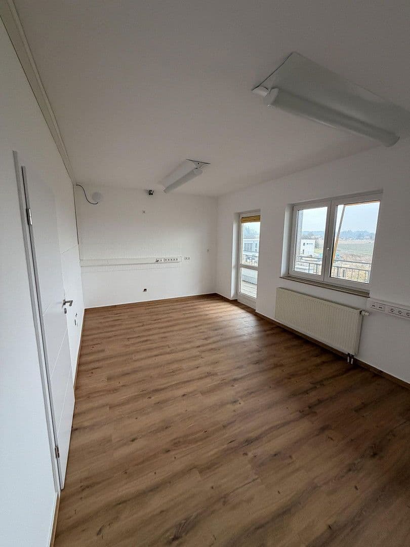 Pronájem kanceláře 190 m², Bellenberg, Bavorsko Pronájem kanceláře 190 m², Bellenberg, Bavorsko