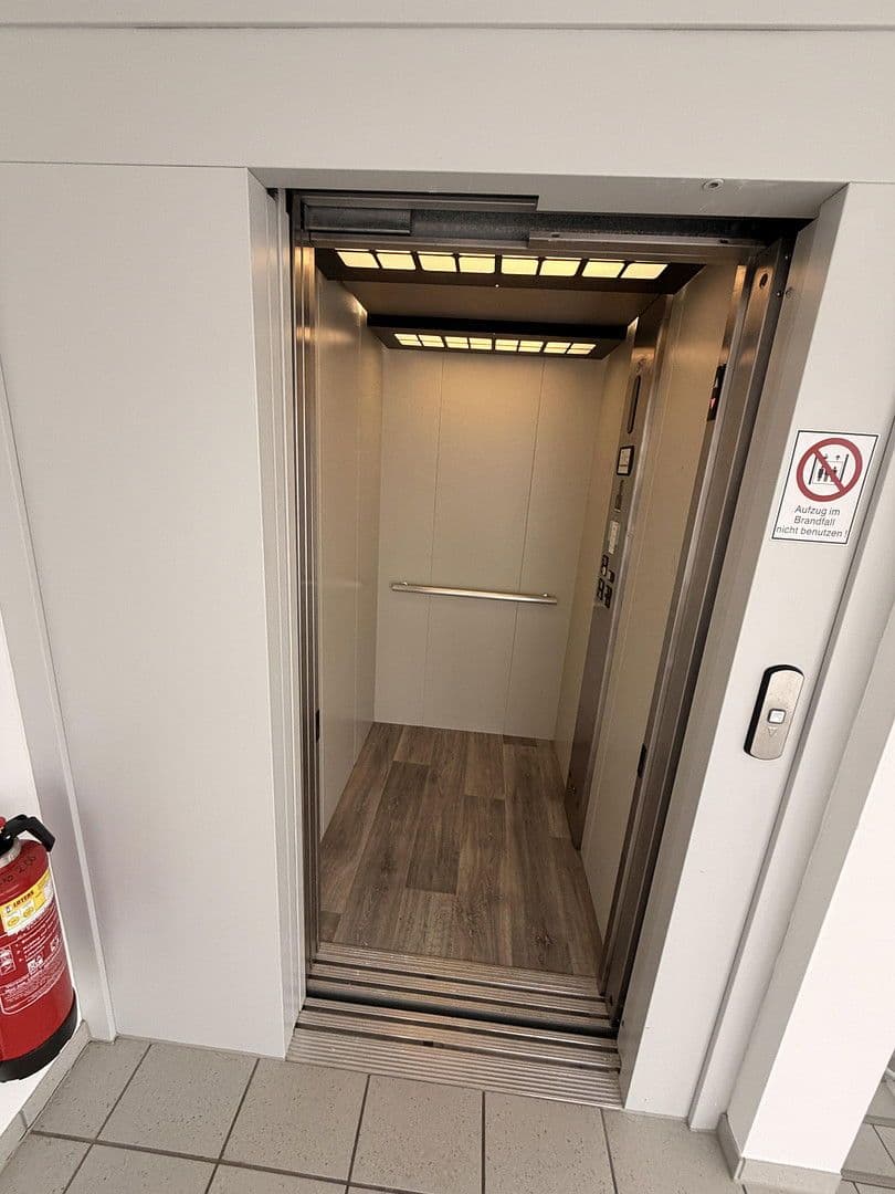 Pronájem kanceláře 190 m², Bellenberg, Bavorsko Pronájem kanceláře 190 m², Bellenberg, Bavorsko