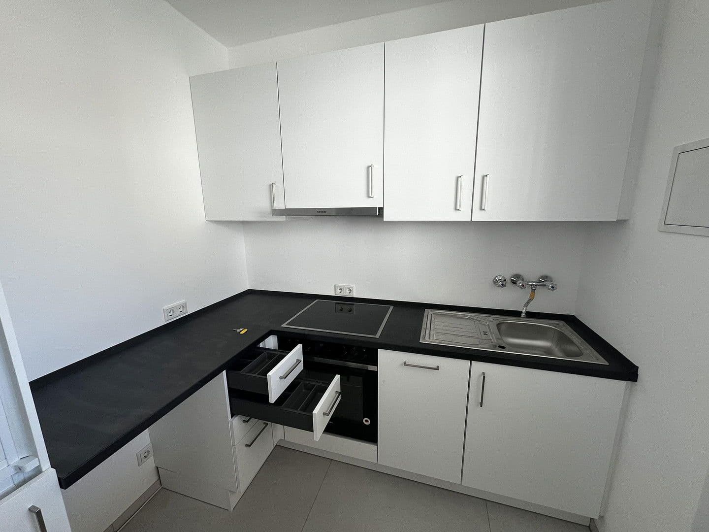 Pronájem bytu 3+1 95 m², Corneliusstr. 1, Düsseldorf, Severní Porýní-Vestfálsko Pronájem bytu 3+1 95 m², Corneliusstr. 1, Düsseldorf, Severní Porýní-Vestfálsko