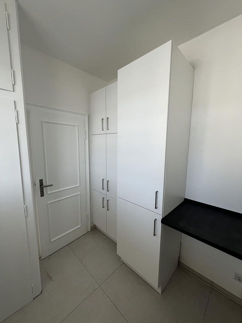 Pronájem bytu 3+1 95 m², Corneliusstr. 1, Düsseldorf, Severní Porýní-Vestfálsko Pronájem bytu 3+1 95 m², Corneliusstr. 1, Düsseldorf, Severní Porýní-Vestfálsko