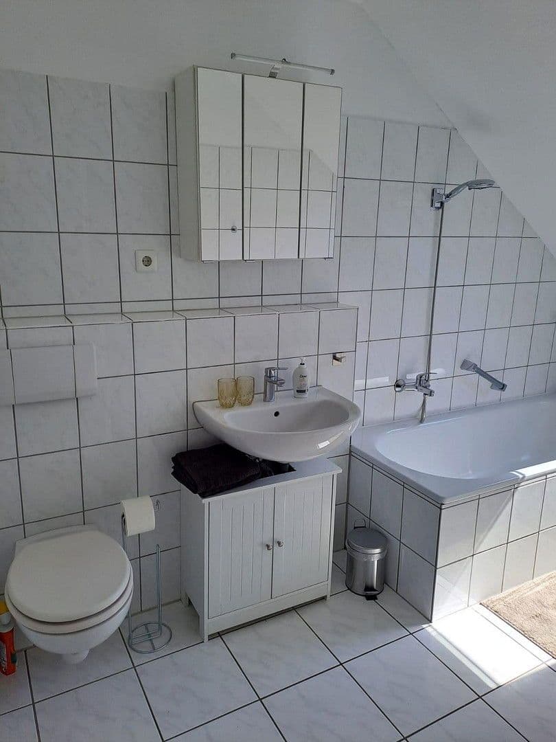 Pronájem bytu 1+1 35 m², Düsseldorf, Severní Porýní-Vestfálsko Pronájem bytu 1+1 35 m², Düsseldorf, Severní Porýní-Vestfálsko