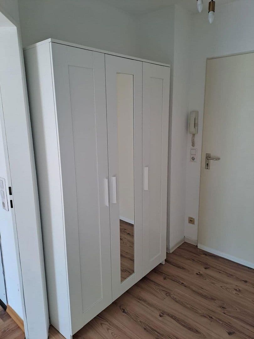 Pronájem bytu 1+1 35 m², Düsseldorf, Severní Porýní-Vestfálsko Pronájem bytu 1+1 35 m², Düsseldorf, Severní Porýní-Vestfálsko