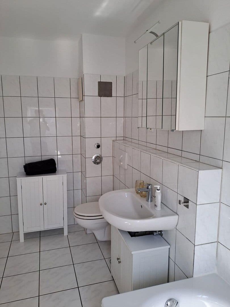 Pronájem bytu 1+1 35 m², Düsseldorf, Severní Porýní-Vestfálsko Pronájem bytu 1+1 35 m², Düsseldorf, Severní Porýní-Vestfálsko