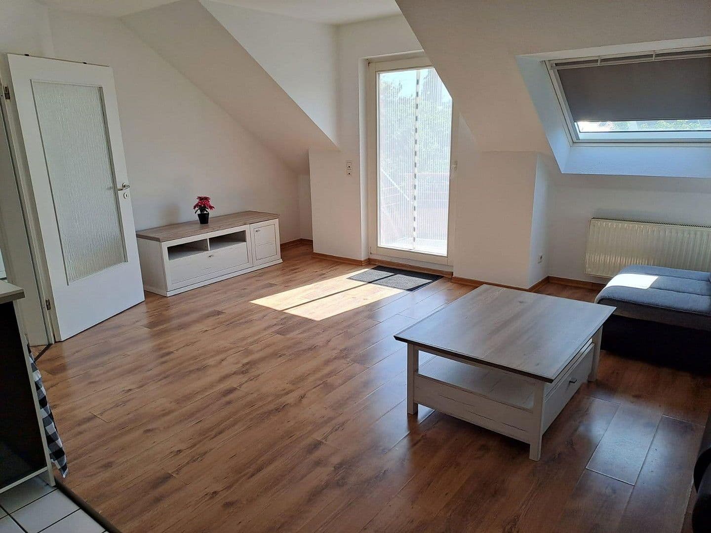 Pronájem bytu 1+1 35 m², Düsseldorf, Severní Porýní-Vestfálsko Pronájem bytu 1+1 35 m², Düsseldorf, Severní Porýní-Vestfálsko