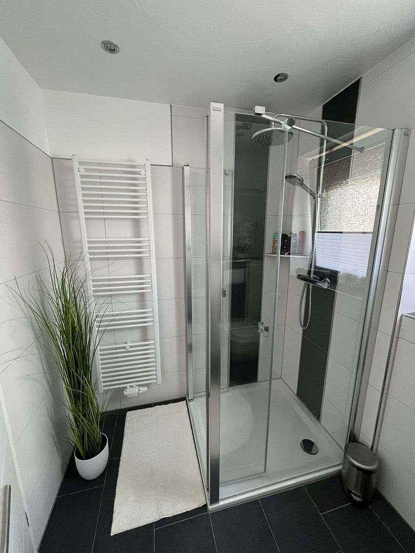 Pronájem domu 230 m², pozemek 3.500 m², Kombergstraße 16, Meißner, Hessen Pronájem domu 230 m², pozemek 3.500 m², Kombergstraße 16, Meißner, Hessen