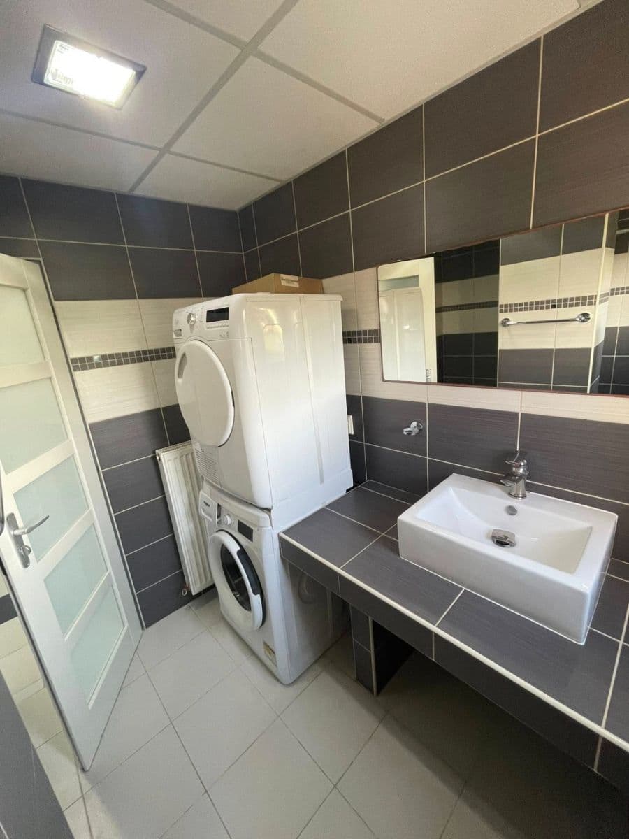 Pronájem bytu 2+kk 60 m², Lázně Bělohrad, Královéhradecký kraj Pronájem bytu 2+kk 60 m², Lázně Bělohrad, Královéhradecký kraj