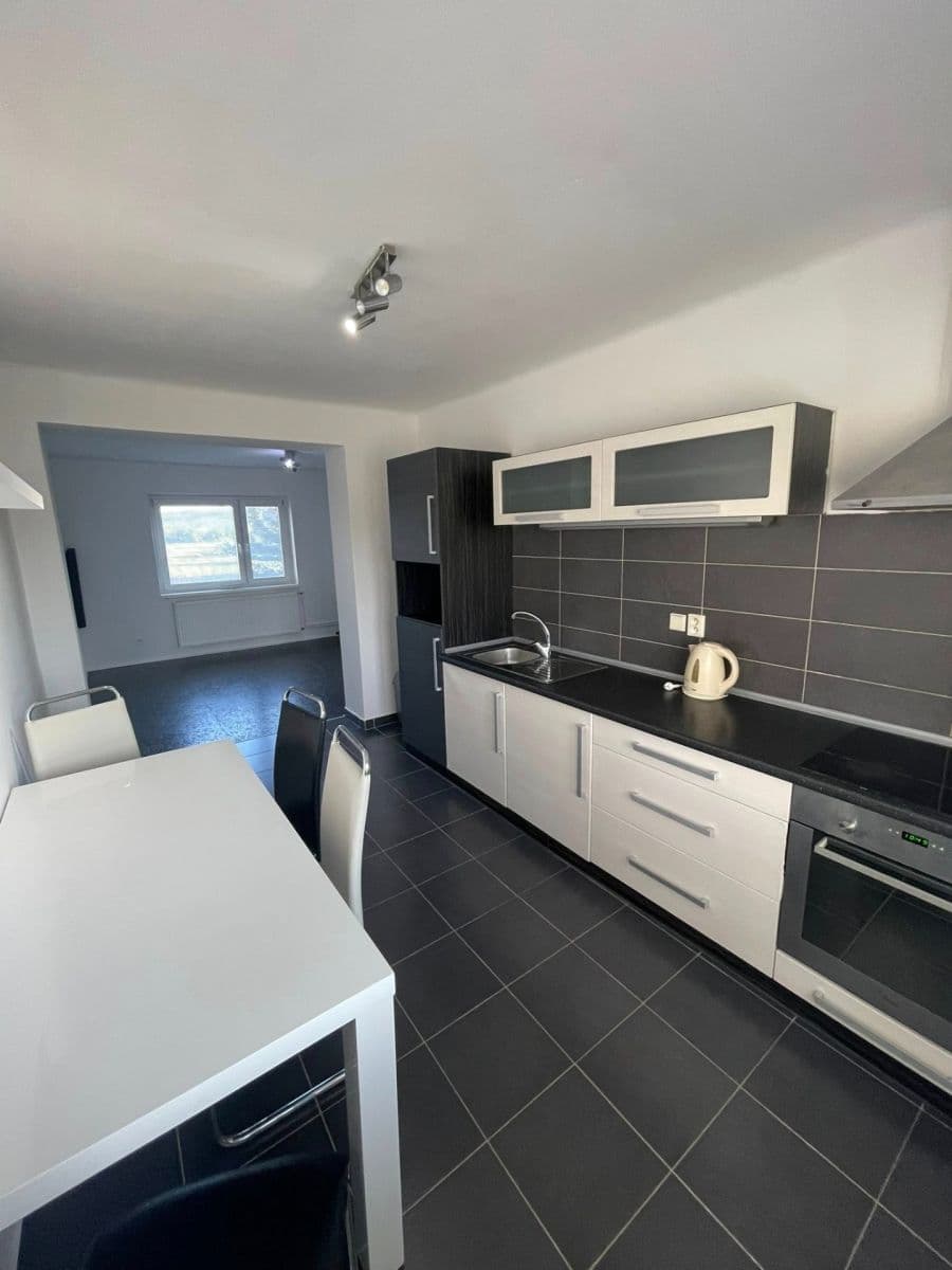 Pronájem bytu 2+kk 60 m², Lázně Bělohrad, Královéhradecký kraj Pronájem bytu 2+kk 60 m², Lázně Bělohrad, Královéhradecký kraj